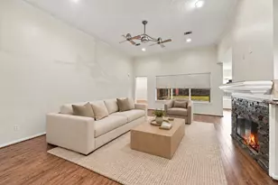 12902 Sandri Ln, Houston, TX 77077 - Photo 9