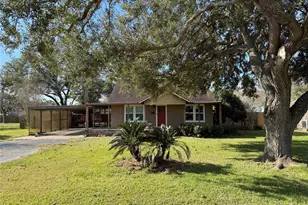 1514 Avenue F, Danbury, TX 77534 - Photo 3