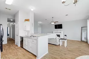 10707 Mockernut St, Baytown, TX 77523 - Photo 7