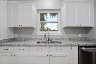 1347 E Palm Dr, Winnie, TX 77665 - Photo 5