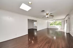 850 Pecanwood Ln, Houston, TX 77024 - Photo 13