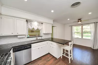 850 Pecanwood Lane, Houston, TX 77024 - Photo 23