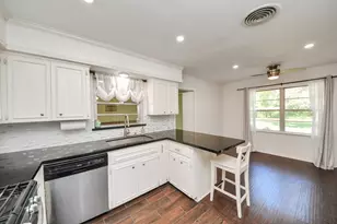 850 Pecanwood Ln, Houston, TX 77024 - Photo 23