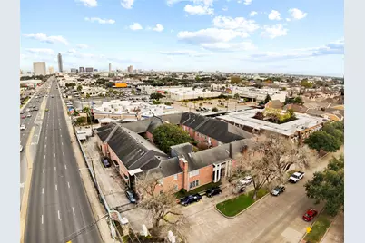 2711 Briarhurst Drive #18, Houston, TX 77057 - Photo 5