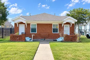 4305 Ave N 1/2, Galveston, TX 77550 - Photo 1