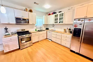 4305 Ave N 1/2, Galveston, TX 77550 - Photo 3