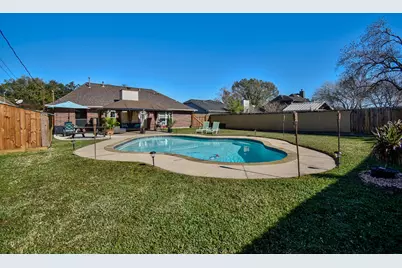 21 Alexander Court, Angleton, TX 77515 - Photo 15