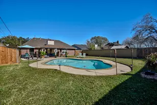 21 Alexander Ct, Angleton, TX 77515 - Photo 15