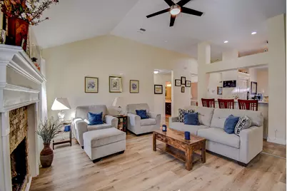 21 Alexander Court, Angleton, TX 77515 - Photo 9