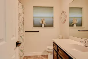 21 Alexander Ct, Angleton, TX 77515 - Photo 7