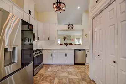 21 Alexander Court, Angleton, TX 77515 - Photo 3