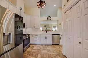 21 Alexander Ct, Angleton, TX 77515 - Photo 3