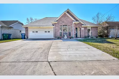 21 Alexander Court, Angleton, TX 77515 - Photo 1