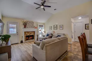 21 Alexander Ct, Angleton, TX 77515 - Photo 9