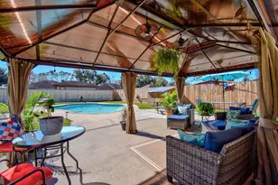 21 Alexander Ct, Angleton, TX 77515 - Photo 13