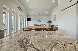 1819 Redfish Ln, Crystal Beach, TX 77650 - Photo 3