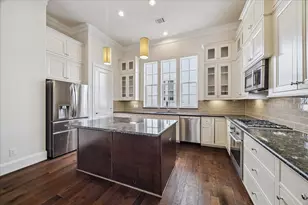 1015 St Charles St, Houston, TX 77003 - Photo 3