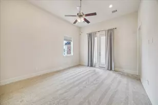 1015 St Charles St, Houston, TX 77003 - Photo 11