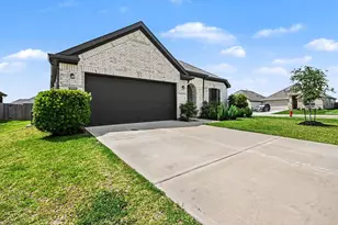 2022 Rebel Wy, Alvin, TX 77511 - Photo 3