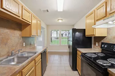 10793 Royal Magnolia Drive, Conroe, TX 77303 - Photo 9