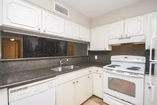 2585 Marilee Ln, Houston, TX 77057 - Photo 9