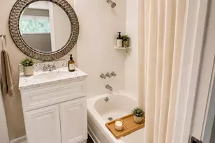 1756 W Main St, Houston, TX 77098 - Photo 9