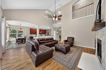 127 N Hawthorne Hollow Circle, The Woodlands, TX 77384 - Photo 11