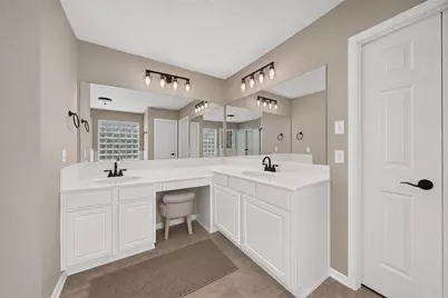 127 N Hawthorne Hollow Circle, The Woodlands, TX 77384 - Photo 21