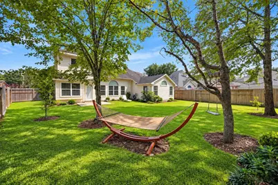 127 N Hawthorne Hollow Circle, The Woodlands, TX 77384 - Photo 33
