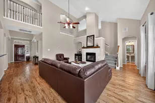 127 N Hawthorne Hollow Cir, The Woodlands, TX 77384 - Photo 9