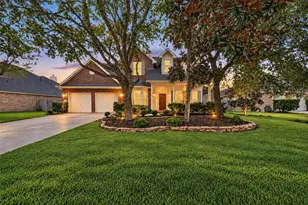 127 N Hawthorne Hollow Cir, The Woodlands, TX 77384 - Photo 1