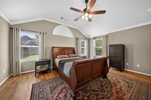 127 N Hawthorne Hollow Cir, The Woodlands, TX 77384 - Photo 19