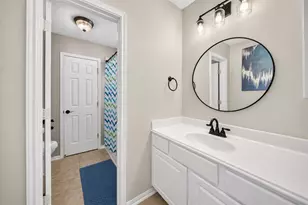 127 N Hawthorne Hollow Cir, The Woodlands, TX 77384 - Photo 29