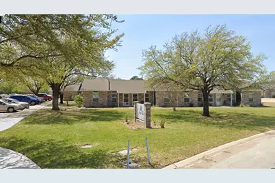 112 Dixon Dr, Devine, TX 78016 - Photo 3