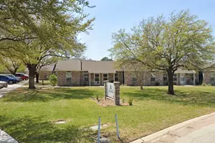 112 Dixon Dr, Devine, TX 78016 - Photo 3