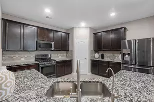 8707 W Cres Lake Cir, Baytown, TX 77521 - Photo 9