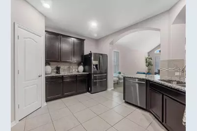 8707 W Crescent Lake Circle, Baytown, TX 77521 - Photo 11