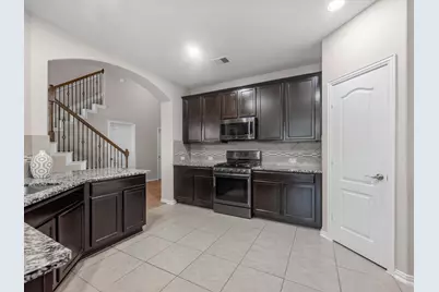 8707 W Crescent Lake Circle, Baytown, TX 77521 - Photo 9