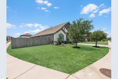8707 W Crescent Lake Circle, Baytown, TX 77521 - Photo 3