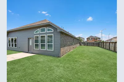 8707 W Crescent Lake Circle, Baytown, TX 77521 - Photo 29