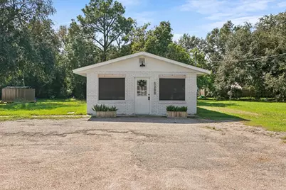 1300 S Kansas Avenue, Anahuac, TX 77514 - Photo 19