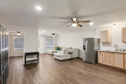 1300 S Kansas Avenue, Anahuac, TX 77514 - Photo 7