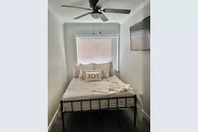 1300 S Kansas Avenue, Anahuac, TX 77514 - Photo 17