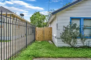 931 W Cavalcade St, Houston, TX 77009 - Photo 3