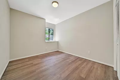 24 W Willowwood Court, The Woodlands, TX 77381 - Photo 19