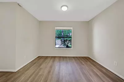 24 W Willowwood Court, The Woodlands, TX 77381 - Photo 13