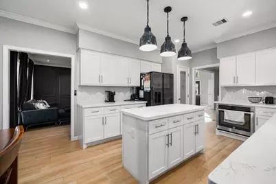 5338 Holly View Drive, Houston, TX 77091 - Photo 9