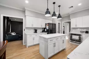 5338 Holly View Dr, Houston, TX 77091 - Photo 9