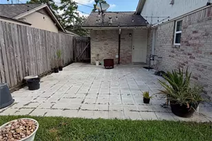 2418 Tinechester Dr, Houston, TX 77339 - Photo 17
