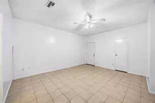 9410 Stonehouse Ln, Houston, TX 77025 - Photo 17